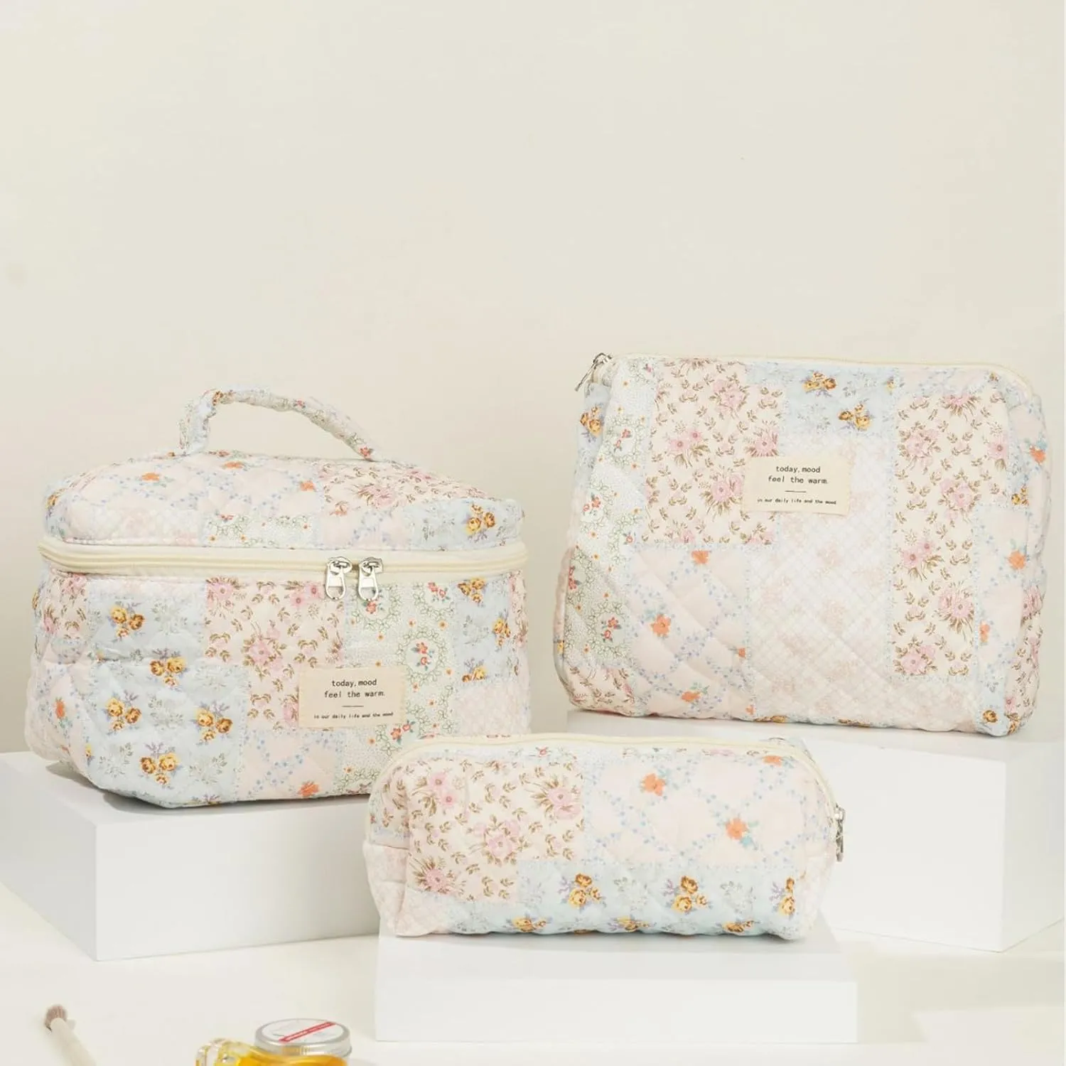 Large Makeup Bag, Quilted Cosmetic Bag, Floral Coquette Aesthetic Toiletry Bag, Travel Patchwork Make Up Organizer Bag for Women Girls